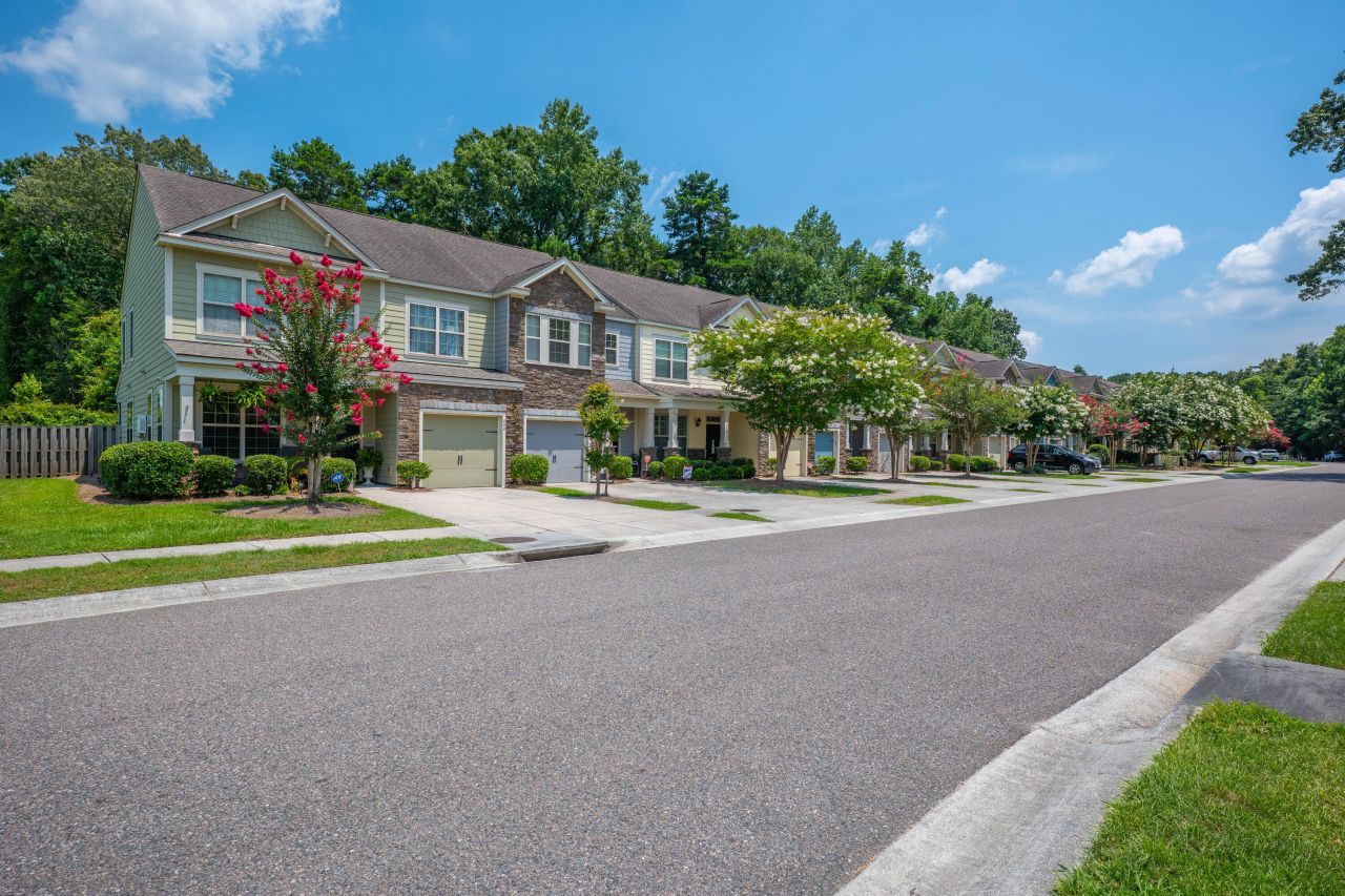 854 Bibury Court Photo 39