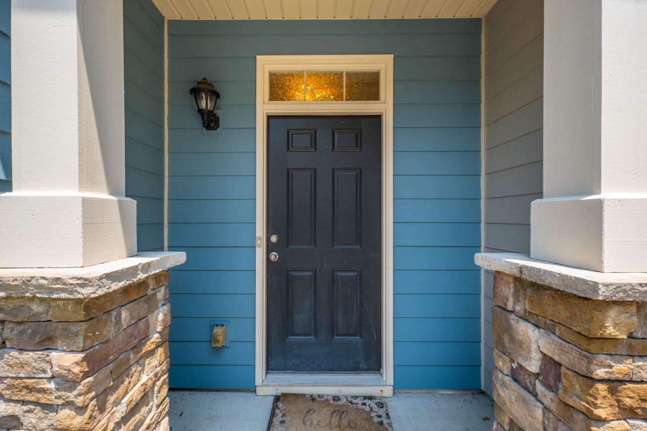 854 Bibury Court Photo 4