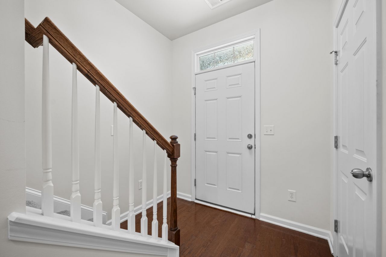 854 Bibury Court Photo 5