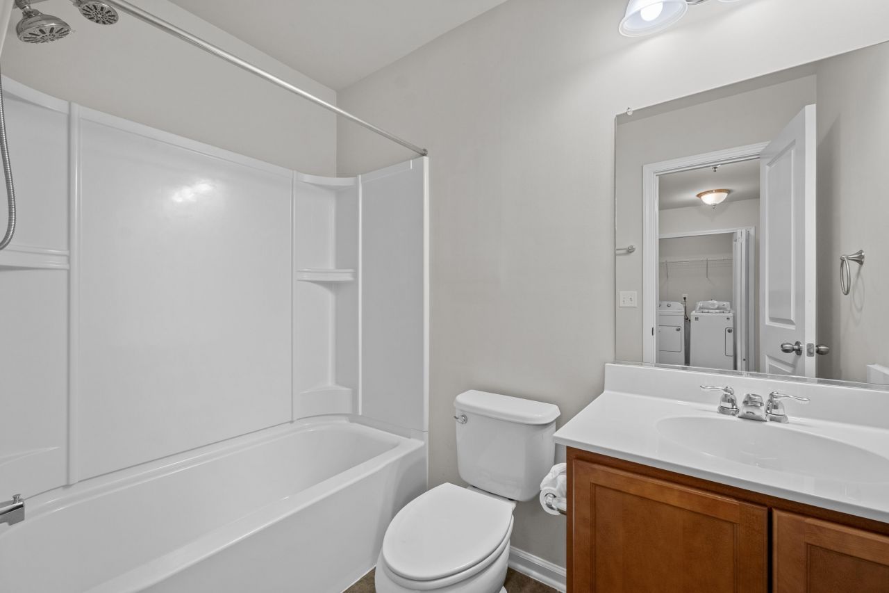 854 Bibury Court Photo 7