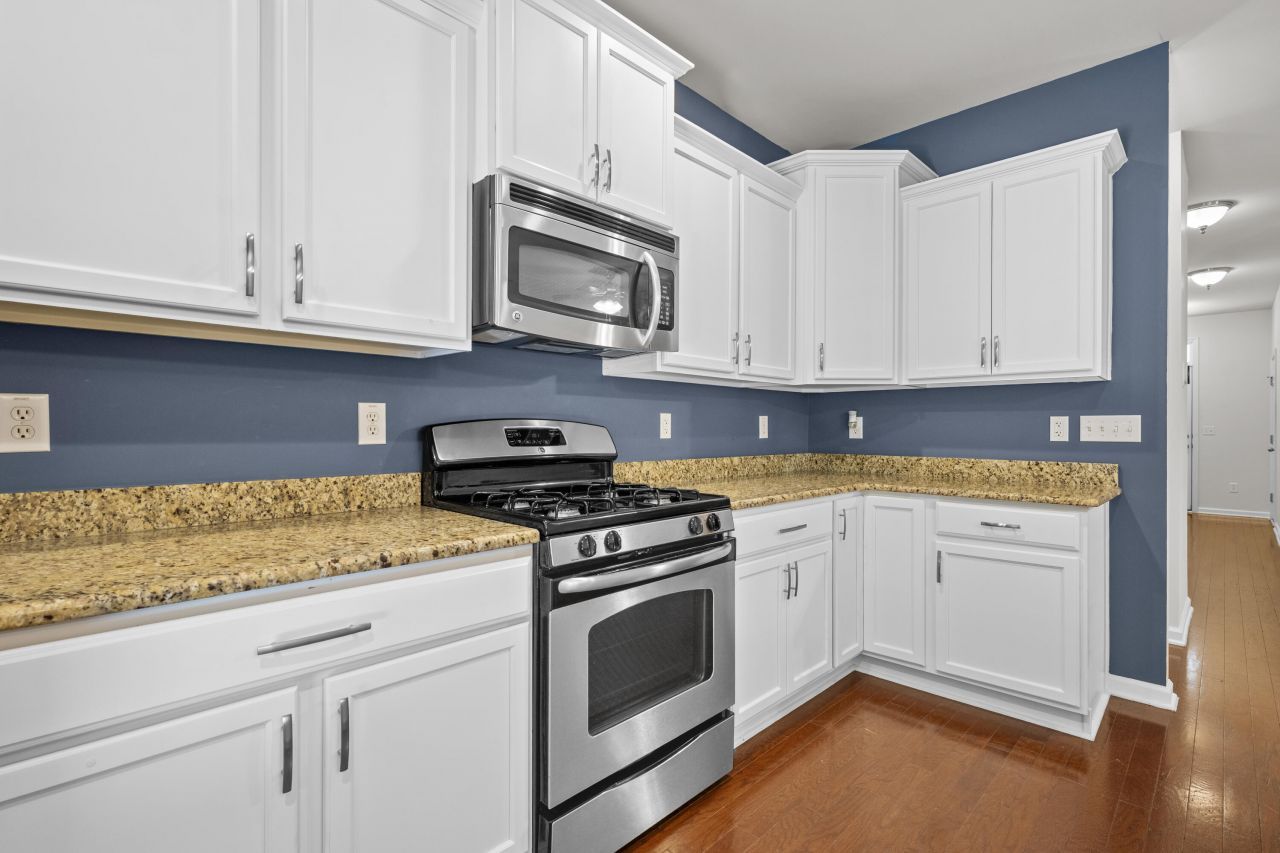 854 Bibury Court Photo 9