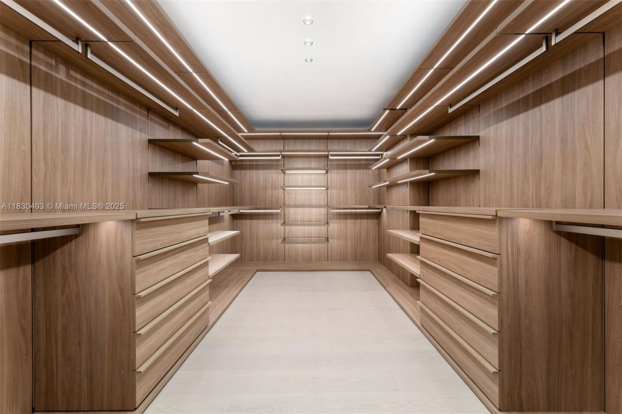 1045 N Venetian Dr, Miami, FL 33139 Photo