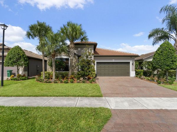 560 SE Monet Drive, Port Saint Lucie, FL 34984