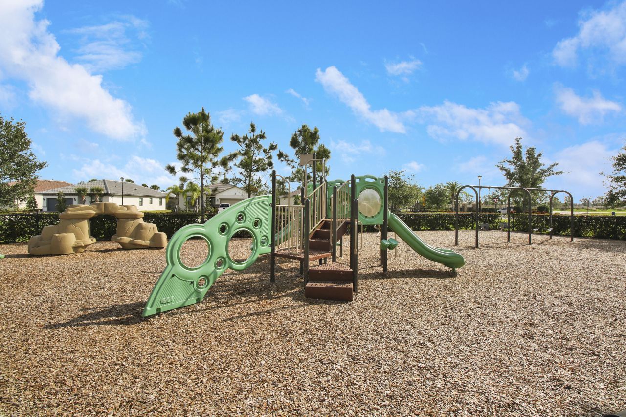 560 SE Monet Drive, Port Saint Lucie, FL 34984 Photo