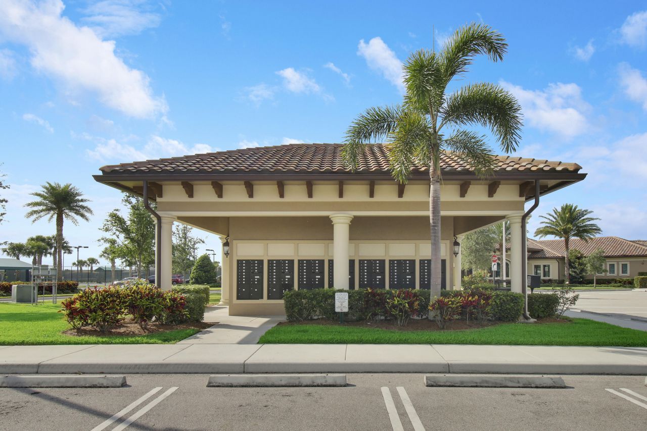 560 SE Monet Drive, Port Saint Lucie, FL 34984 Photo