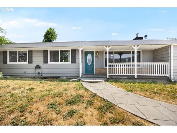 631 E 4TH AVE, Riddle, OR 97469