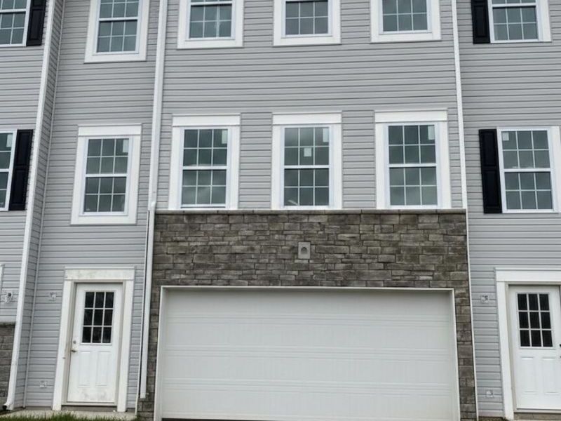 5946 Abernathy Lane, Columbus, OH 43232 Photo 1