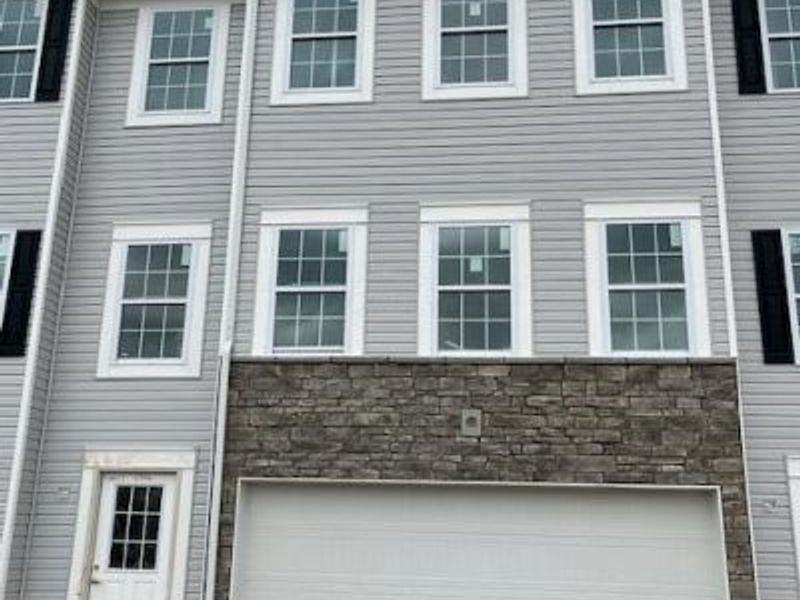 5946 Abernathy Lane, Columbus, OH 43232 Photo 2