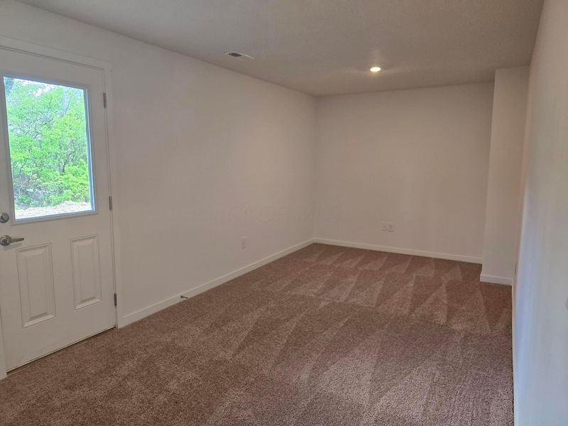 5946 Abernathy Lane, Columbus, OH 43232 Photo 4