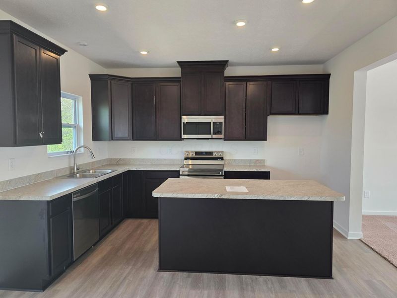 5946 Abernathy Lane, Columbus, OH 43232 Photo 8