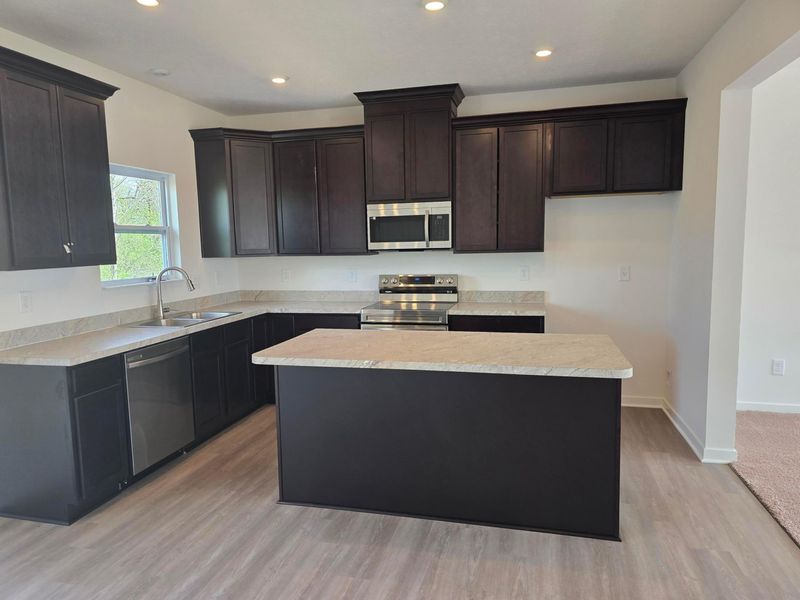 5946 Abernathy Lane, Columbus, OH 43232 Photo 9