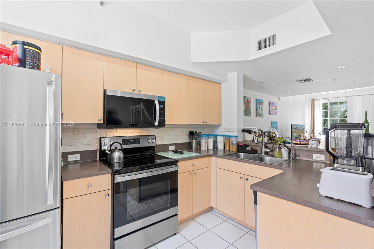 2811 NE 185th St, Unit 804, Aventura, FL 33180 Photo