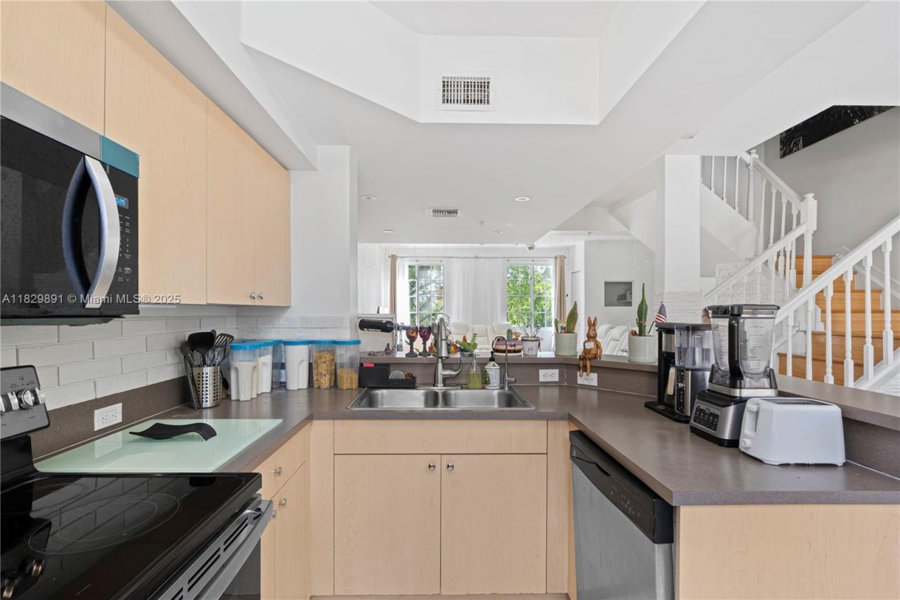 2811 NE 185th St, Unit 804, Aventura, FL 33180 Photo