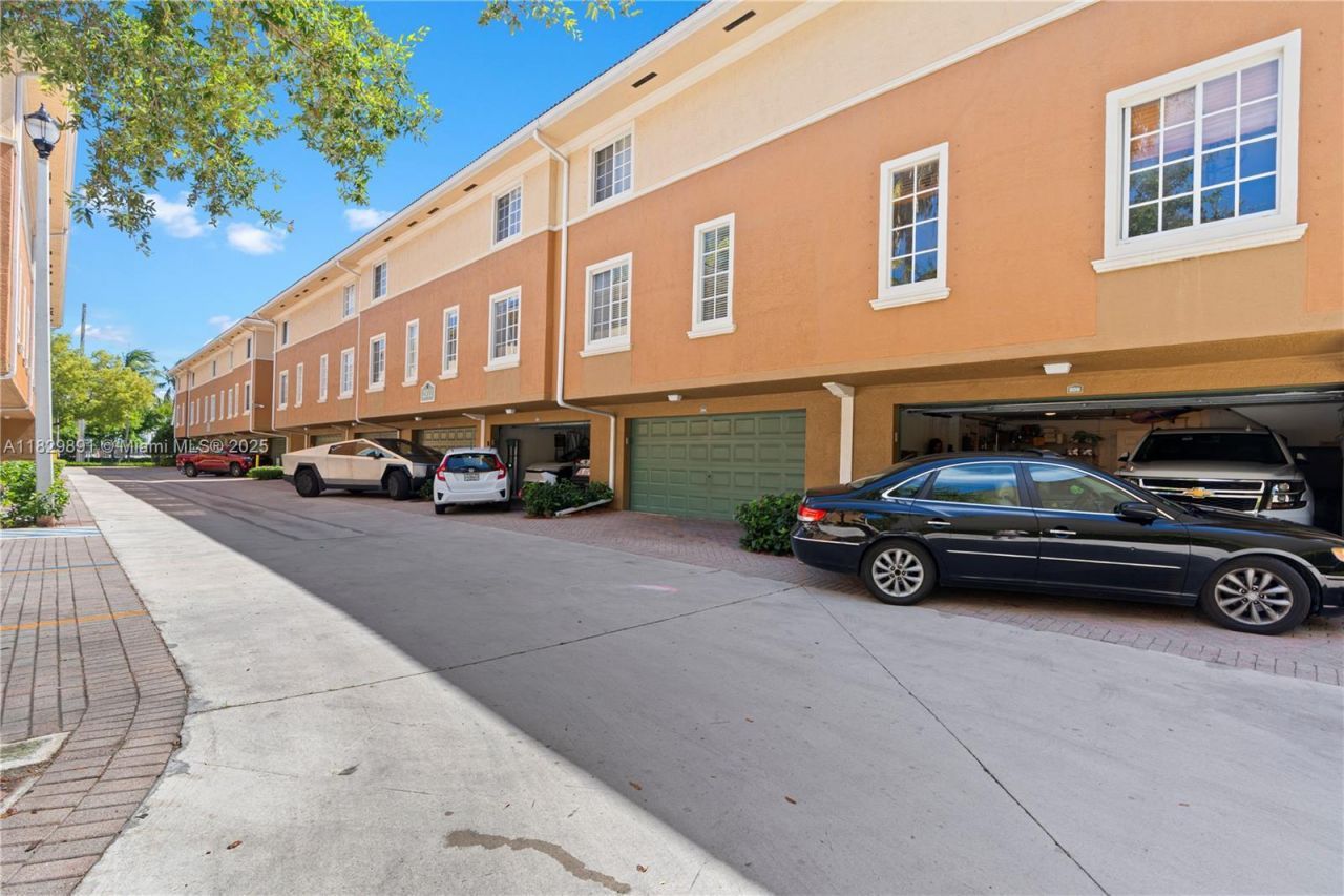 2811 NE 185th St, Unit 804, Aventura, FL 33180 Photo