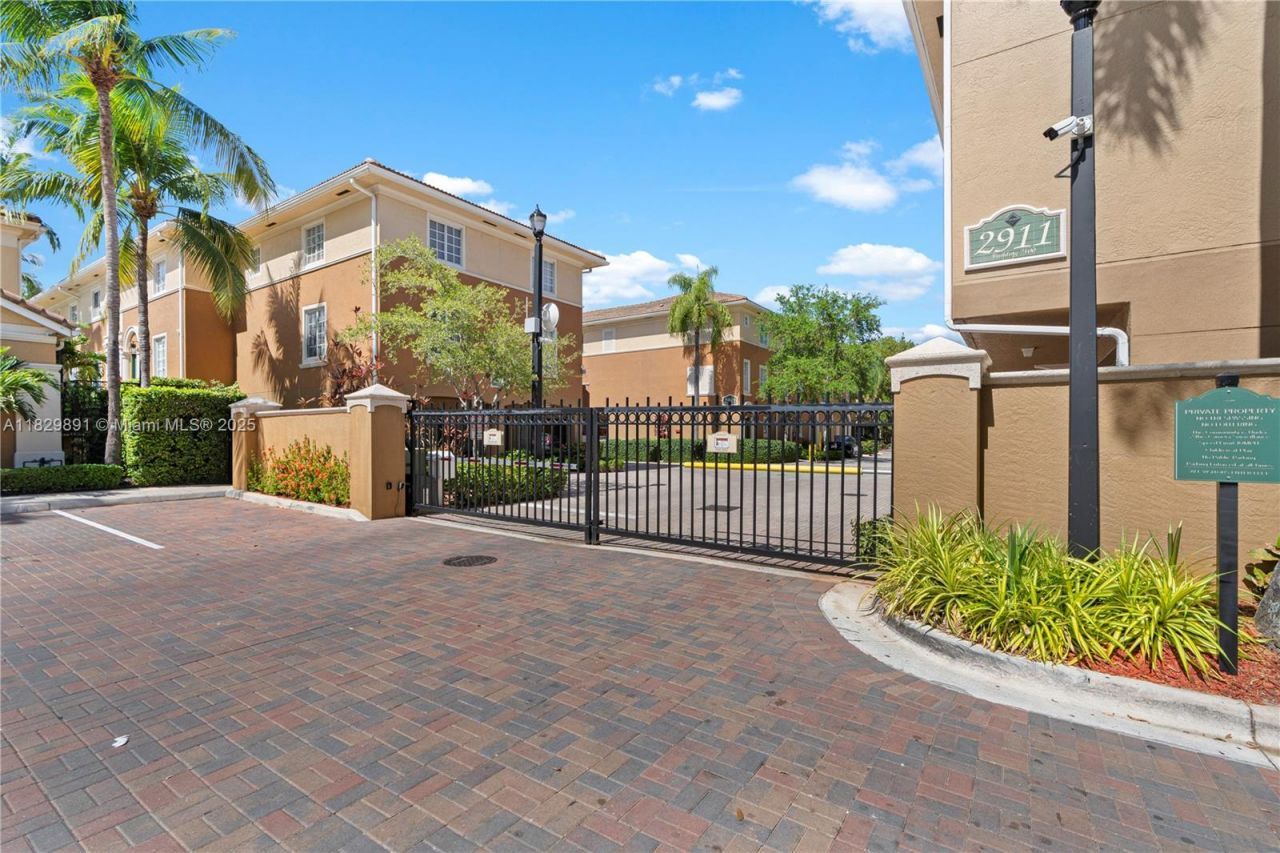2811 NE 185th St, Unit 804, Aventura, FL 33180 Photo