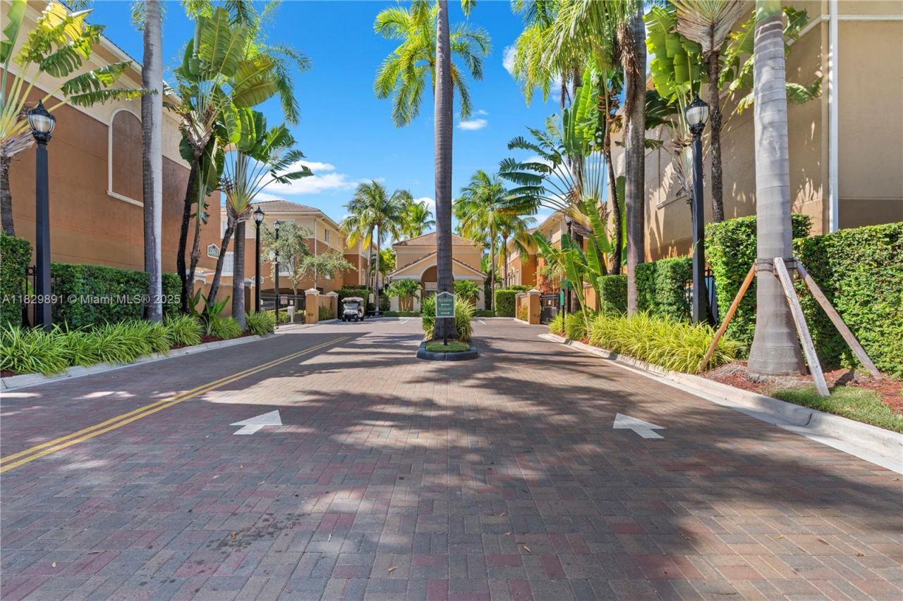 2811 NE 185th St, Unit 804, Aventura, FL 33180 Photo