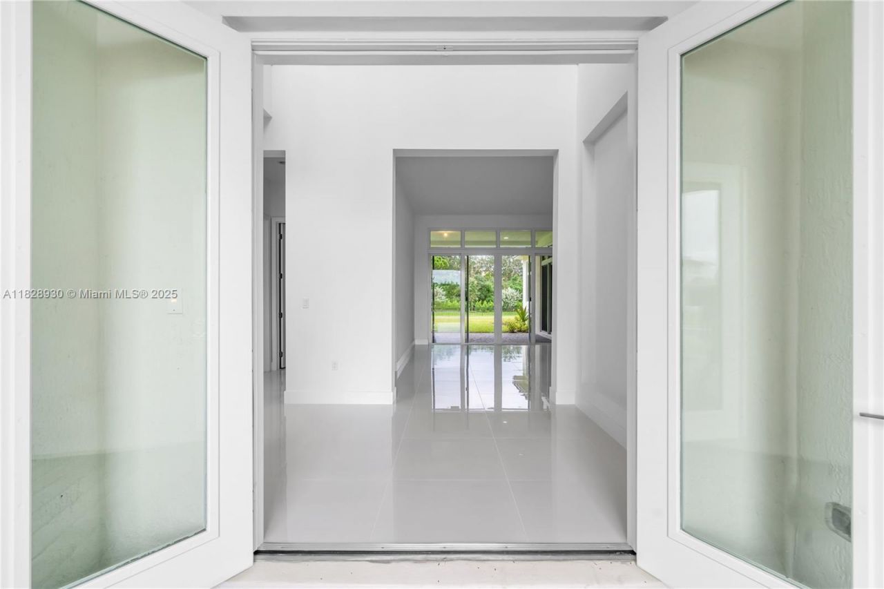 2210 SW 122nd Ter, Davie, FL 33325 Photo