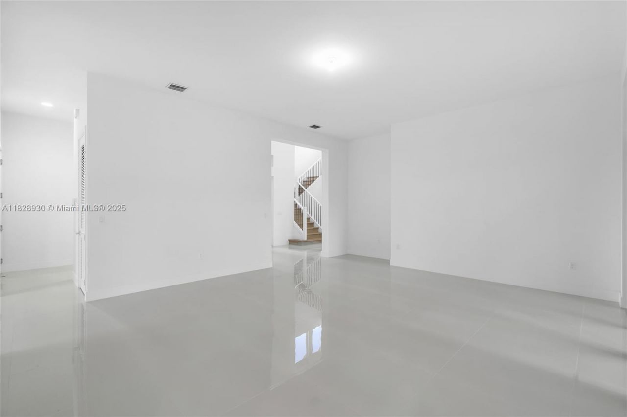 2210 SW 122nd Ter, Davie, FL 33325 Photo