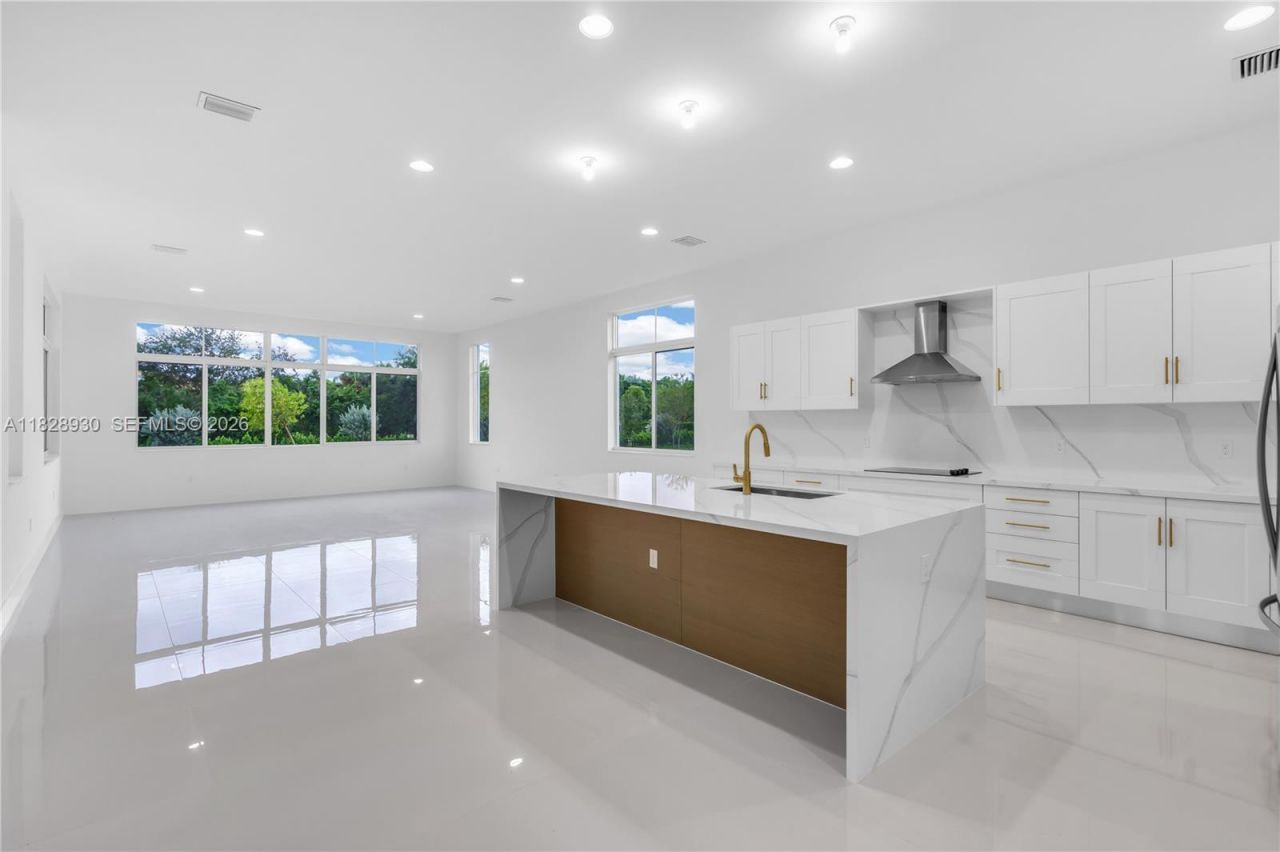 2210 SW 122nd Ter, Davie, FL 33325 Photo
