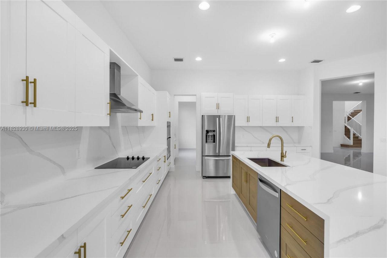 2210 SW 122nd Ter, Davie, FL 33325 Photo