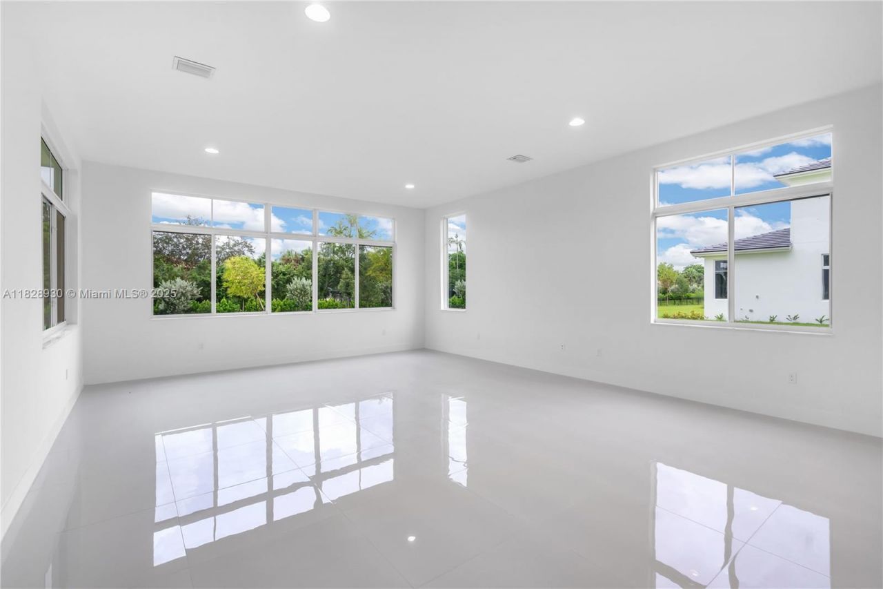 2210 SW 122nd Ter, Davie, FL 33325 Photo