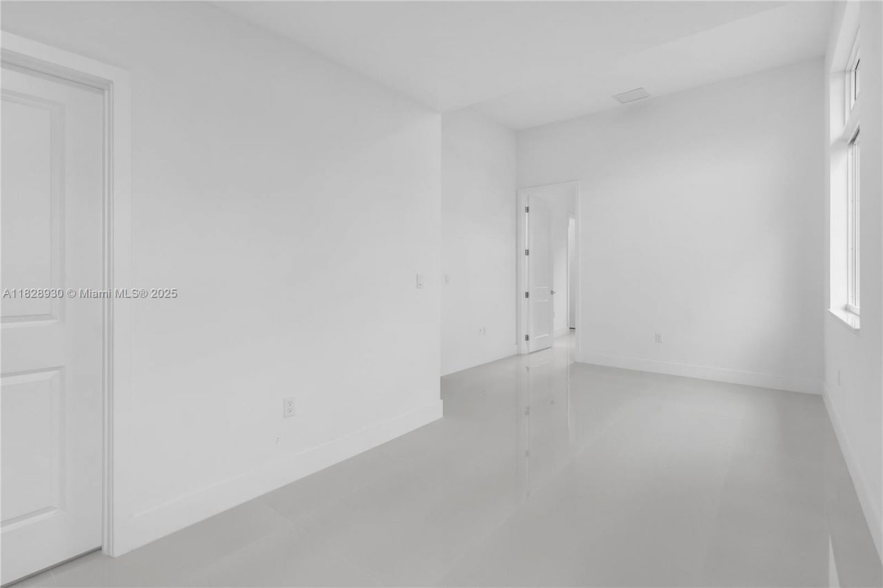 2210 SW 122nd Ter, Davie, FL 33325 Photo