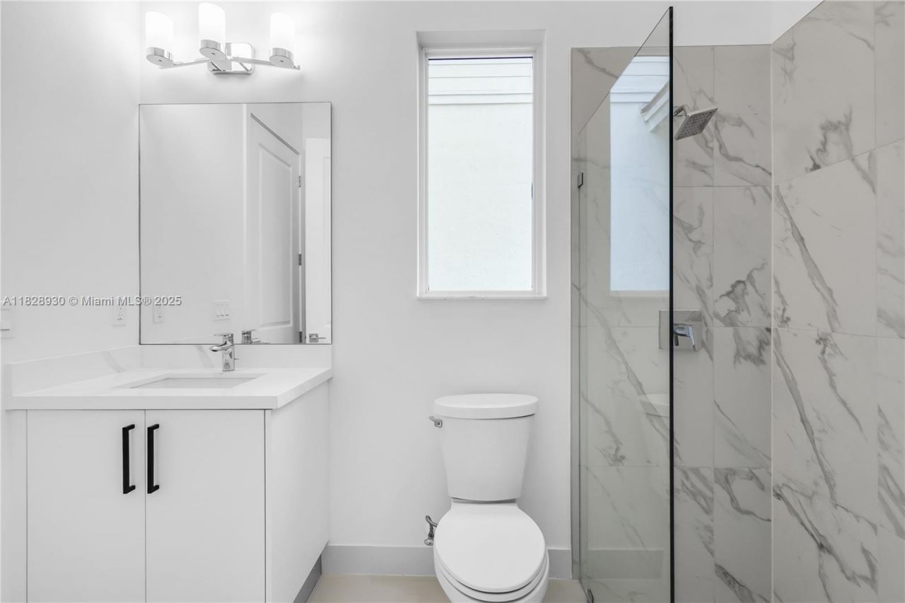 2210 SW 122nd Ter, Davie, FL 33325 Photo