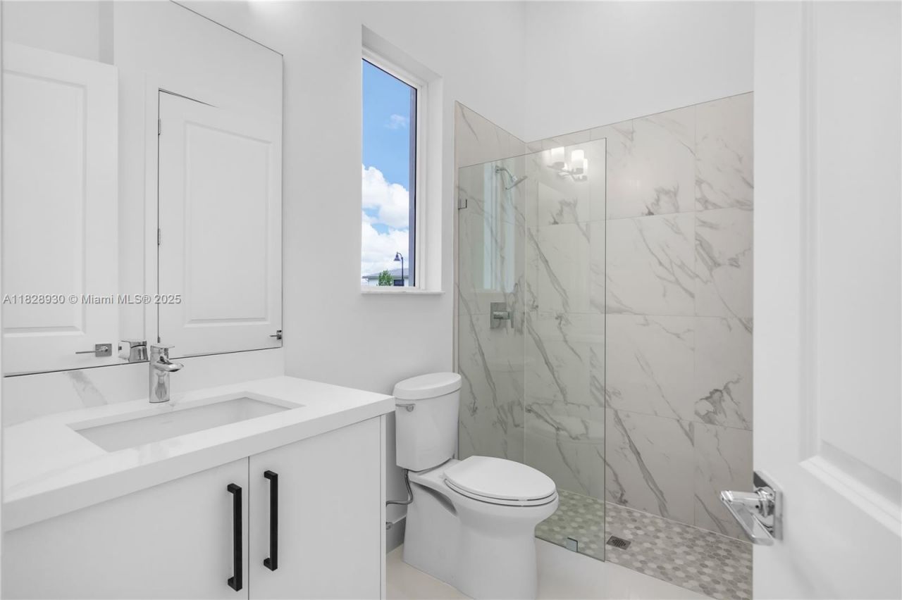 2210 SW 122nd Ter, Davie, FL 33325 Photo