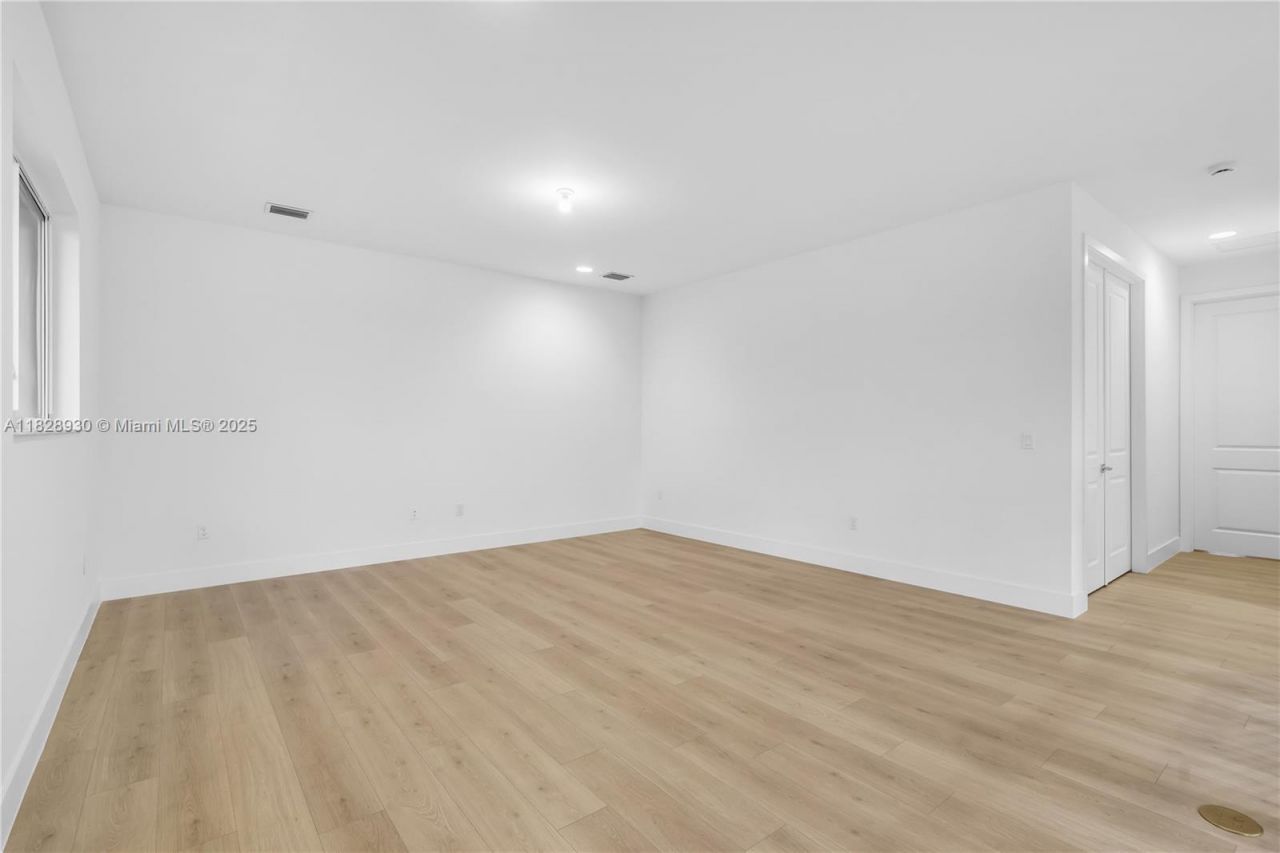 2210 SW 122nd Ter, Davie, FL 33325 Photo