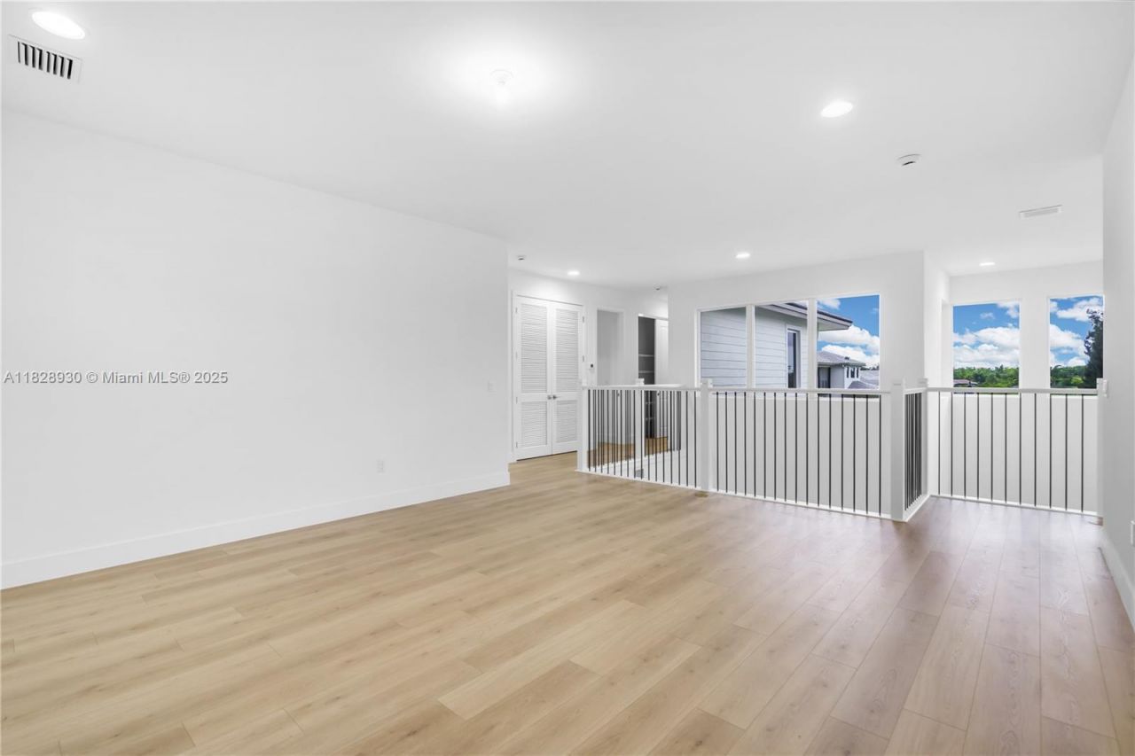 2210 SW 122nd Ter, Davie, FL 33325 Photo