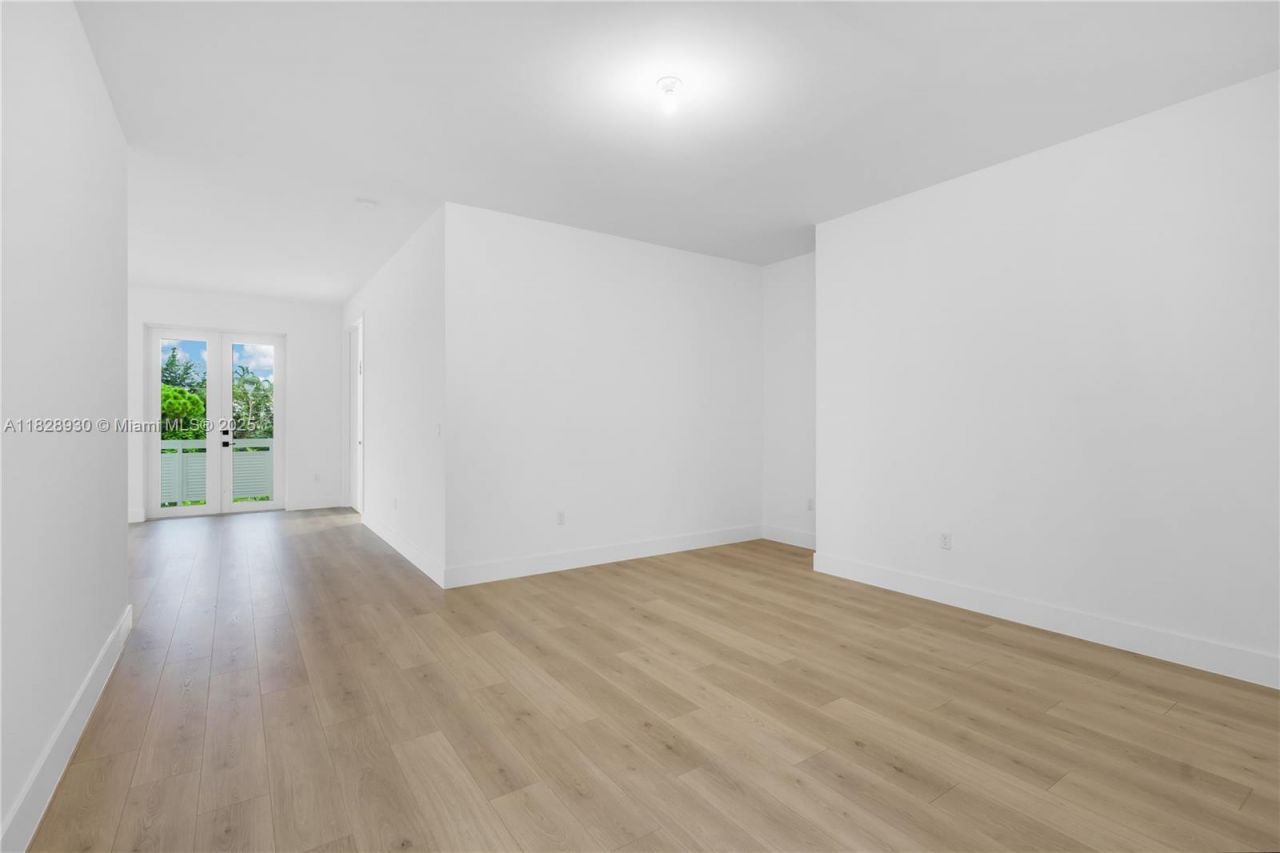 2210 SW 122nd Ter, Davie, FL 33325 Photo