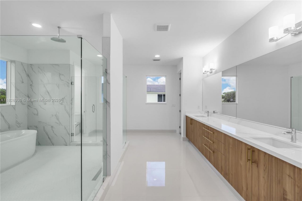 2210 SW 122nd Ter, Davie, FL 33325 Photo