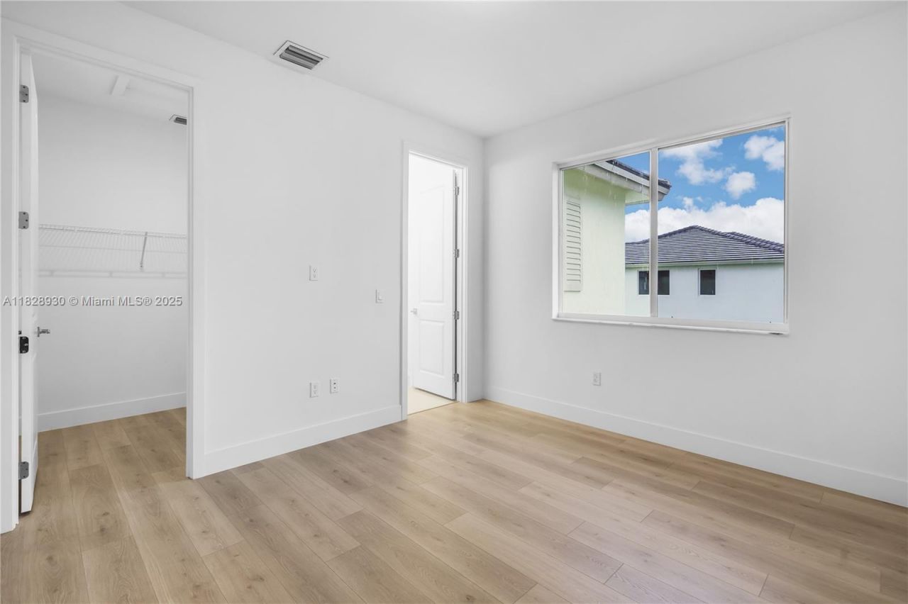 2210 SW 122nd Ter, Davie, FL 33325 Photo