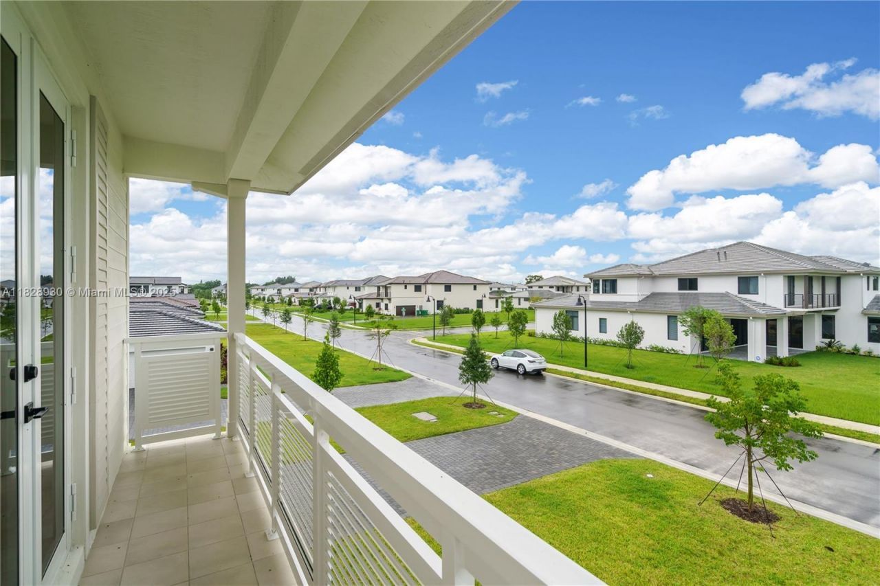 2210 SW 122nd Ter, Davie, FL 33325 Photo