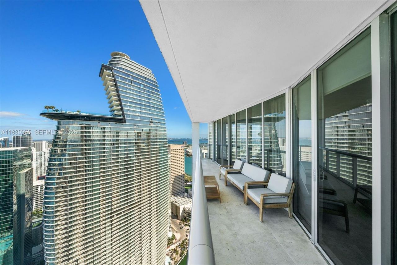465 Brickell Ave, Unit 5302, Miami, FL 33131 Photo