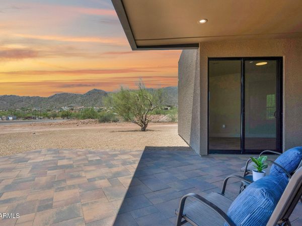 553 W Cavalry Road, New River, AZ 85087