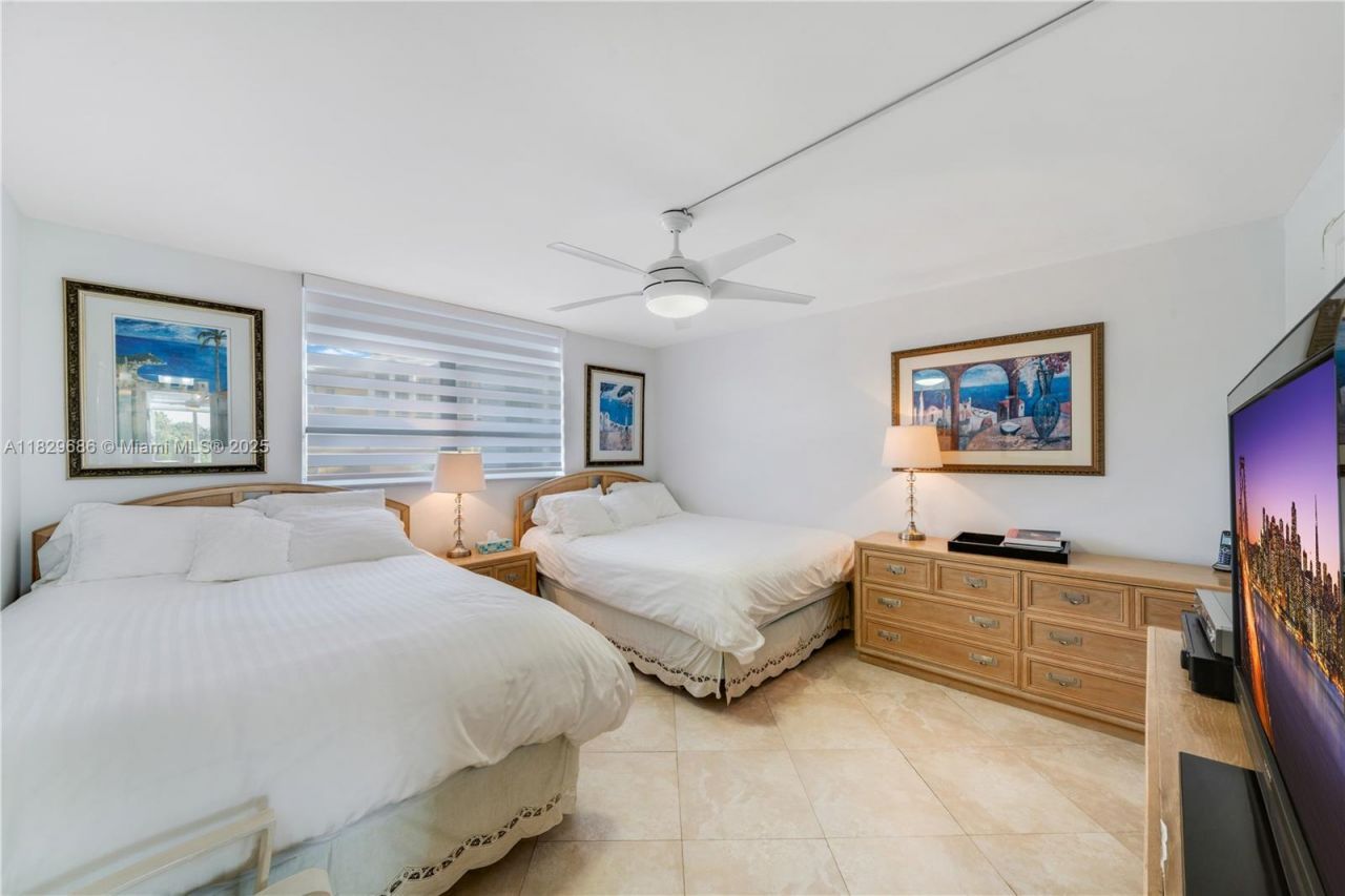 609 Ocean Dr, Unit 5H, Key Biscayne, FL 33149 Photo