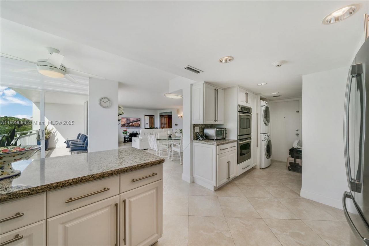 609 Ocean Dr, Unit 5H, Key Biscayne, FL 33149 Photo