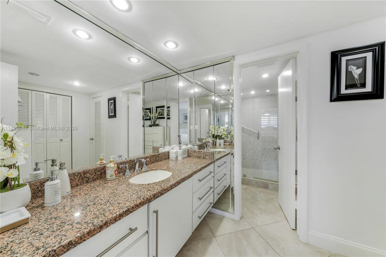 609 Ocean Dr, Unit 5H, Key Biscayne, FL 33149 Photo