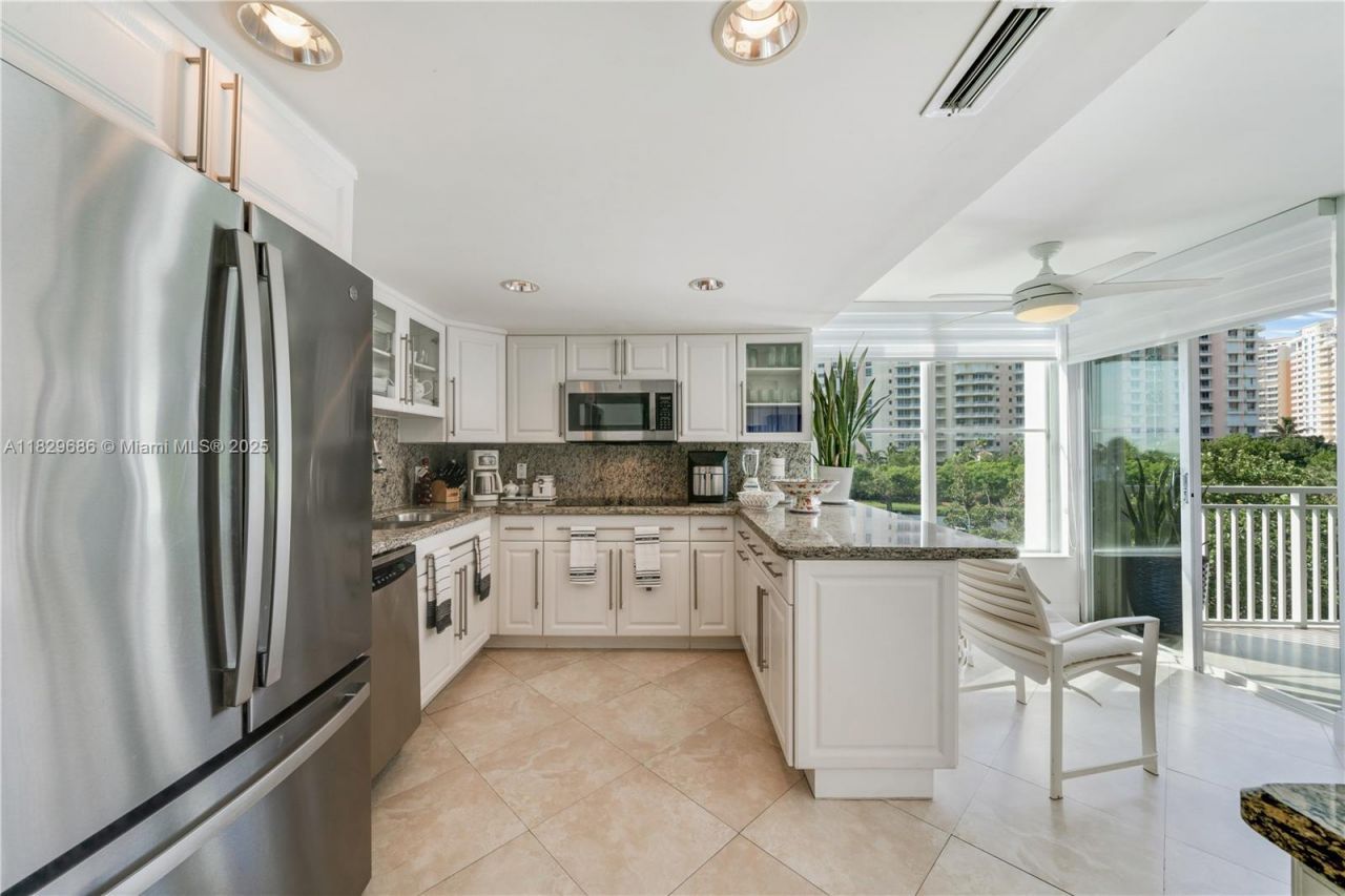 609 Ocean Dr, Unit 5H, Key Biscayne, FL 33149 Photo