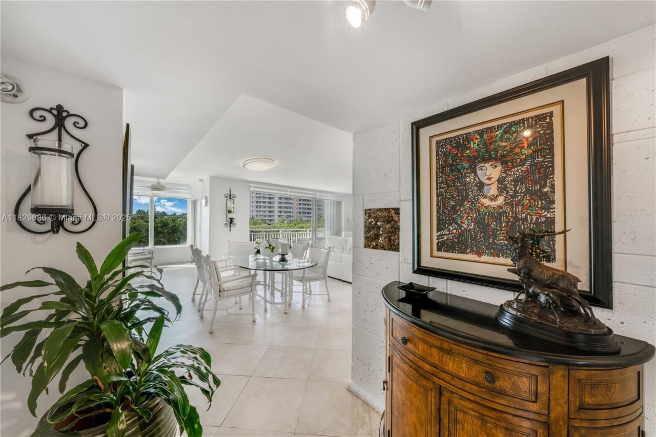 609 Ocean Dr, Unit 5H, Key Biscayne, FL 33149 Photo