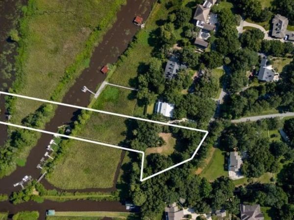 313 Rossdhu Ave., Pawleys Island, SC 29585