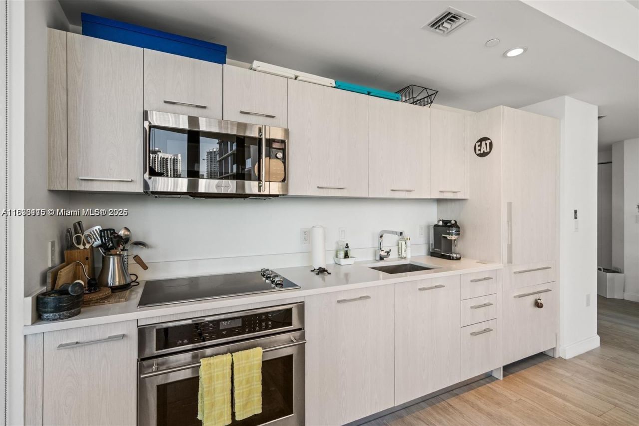 55 SW 9th St, Unit 1801, Miami, FL 33130 Photo