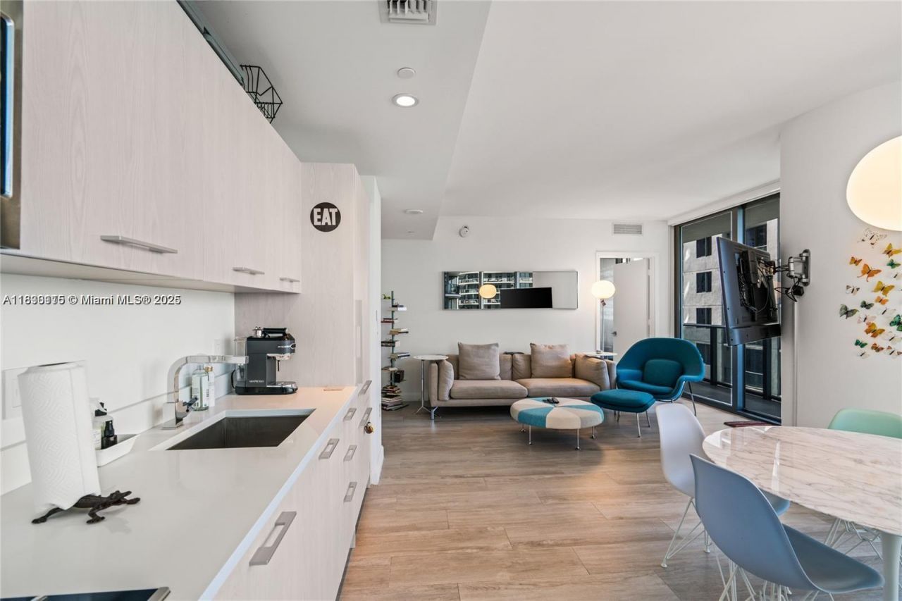 55 SW 9th St, Unit 1801, Miami, FL 33130 Photo