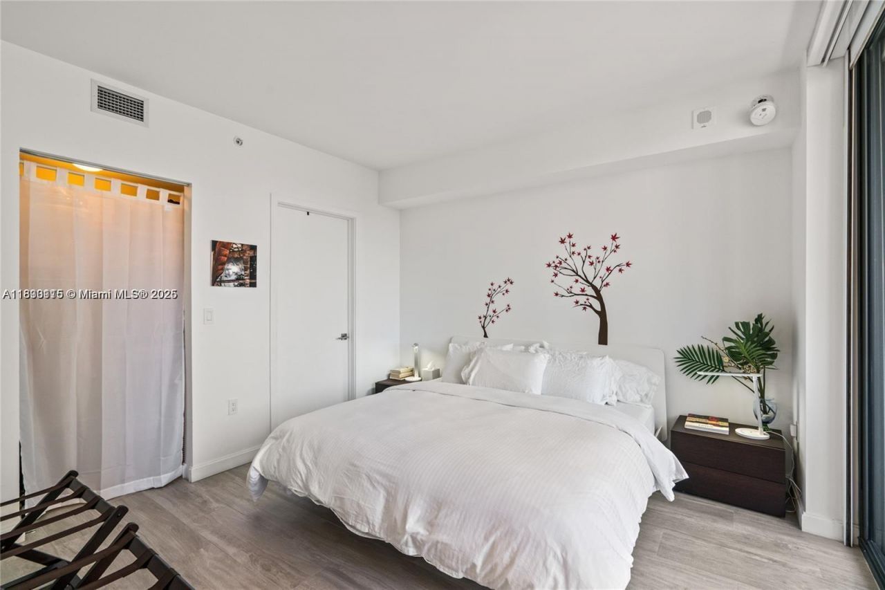 55 SW 9th St, Unit 1801, Miami, FL 33130 Photo