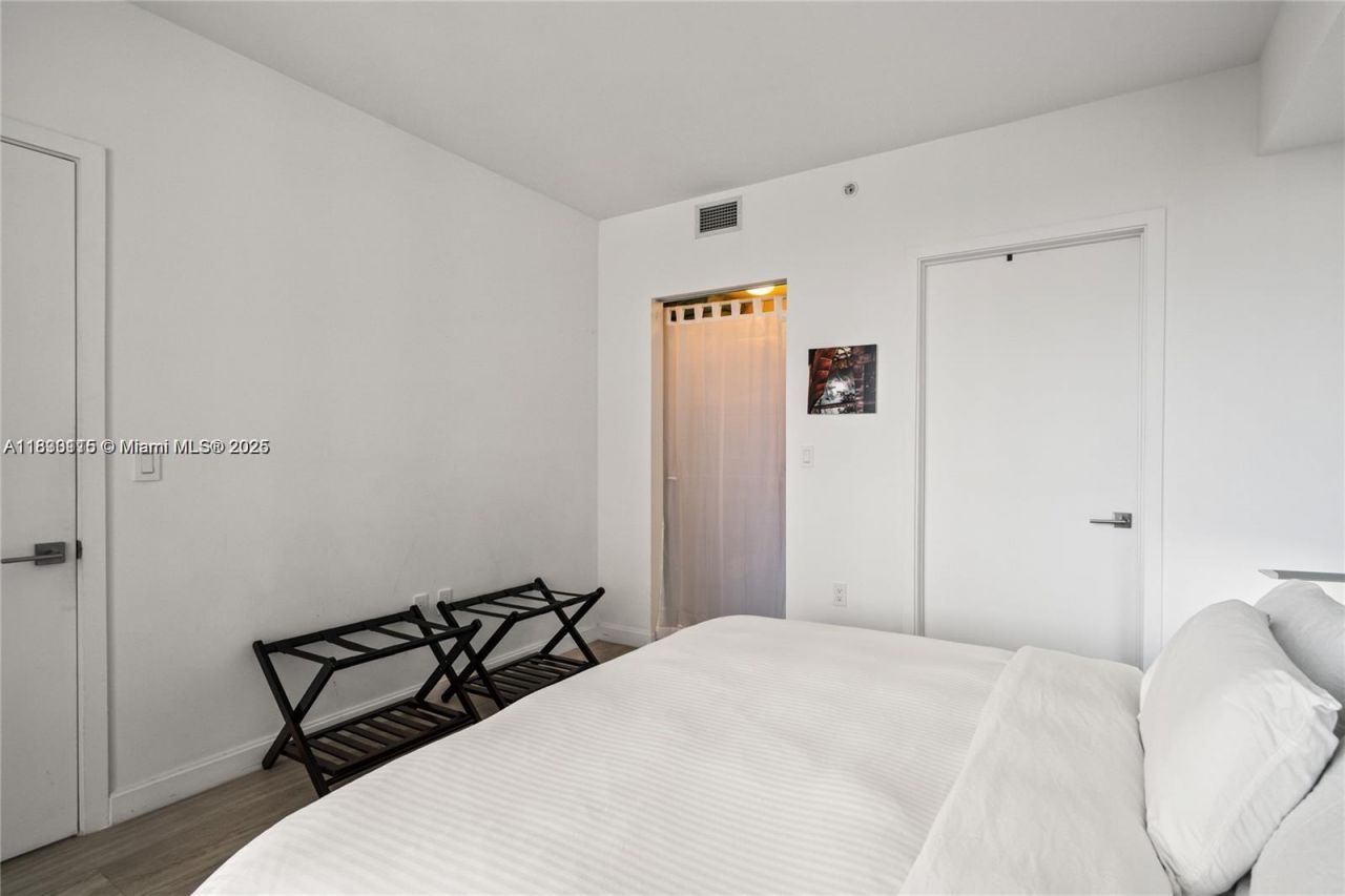 55 SW 9th St, Unit 1801, Miami, FL 33130 Photo