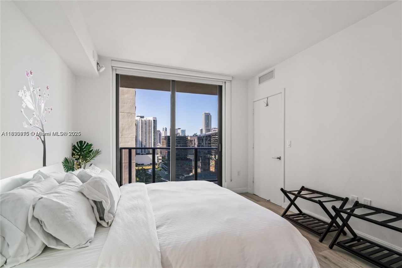 55 SW 9th St, Unit 1801, Miami, FL 33130 Photo