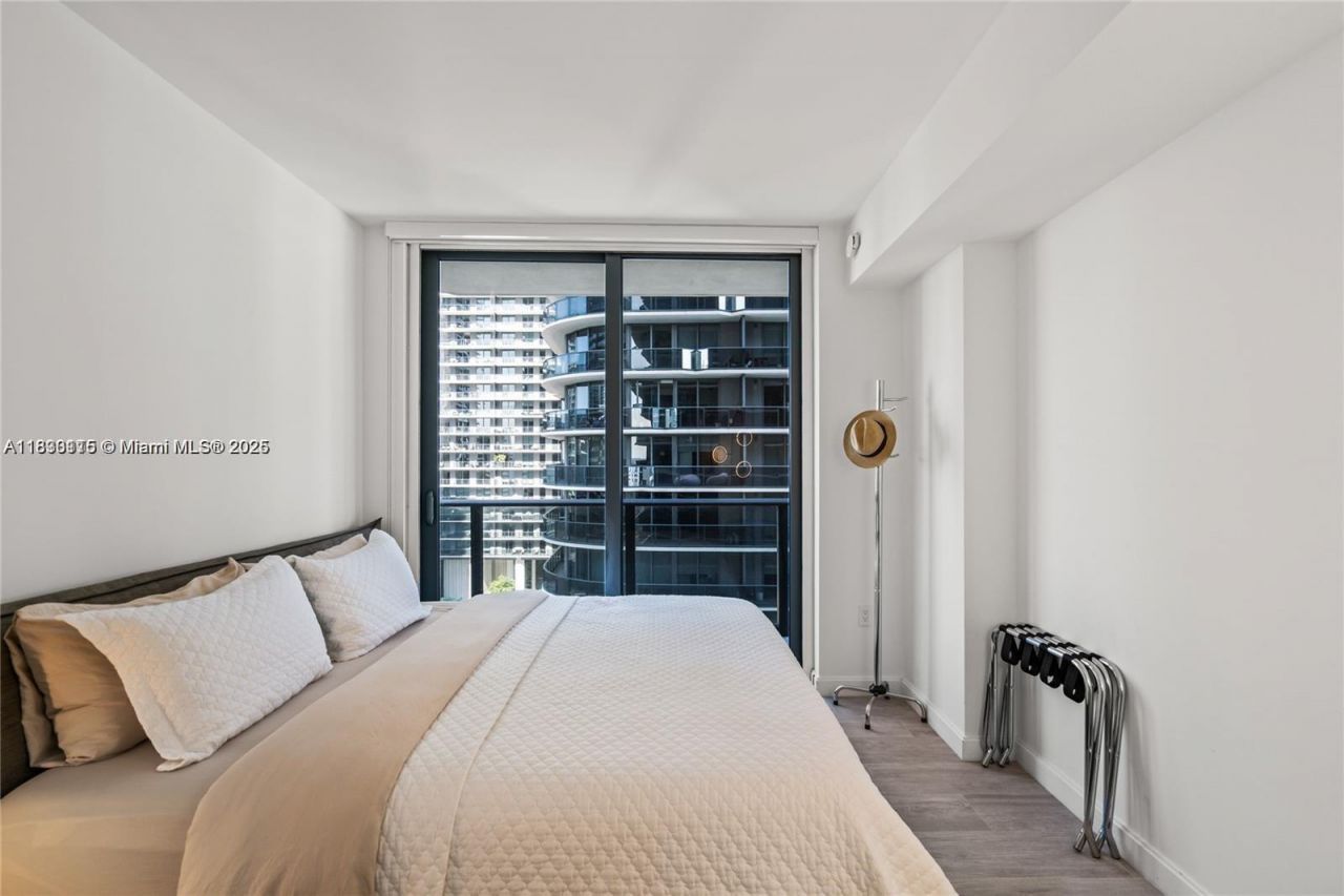 55 SW 9th St, Unit 1801, Miami, FL 33130 Photo