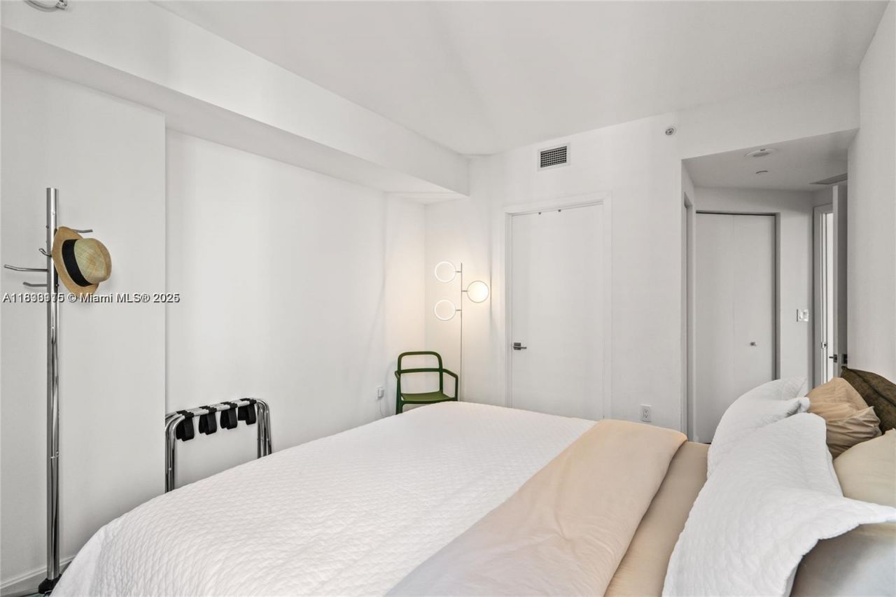 55 SW 9th St, Unit 1801, Miami, FL 33130 Photo