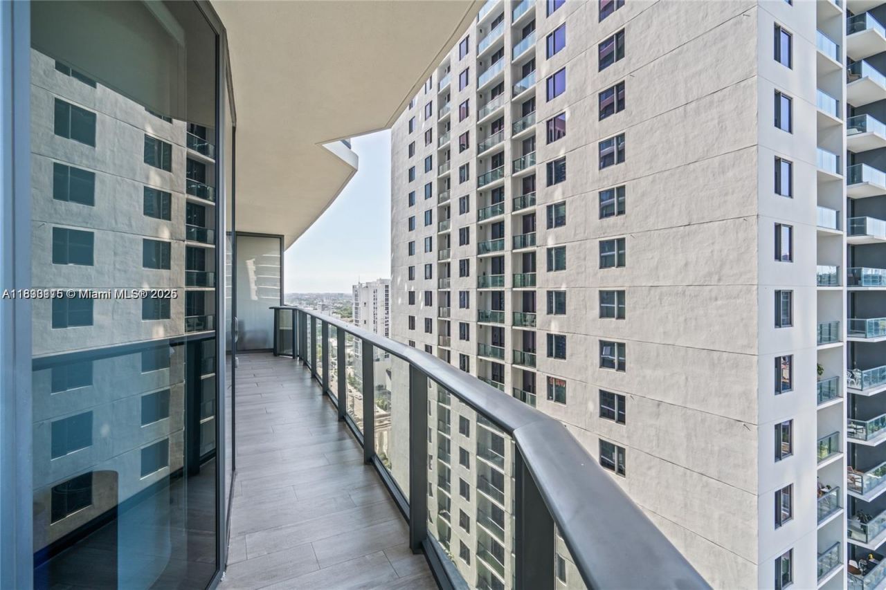 55 SW 9th St, Unit 1801, Miami, FL 33130 Photo